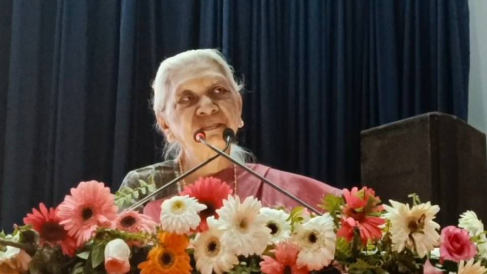 UP Governor review meeting on primary education and Anganbadi.