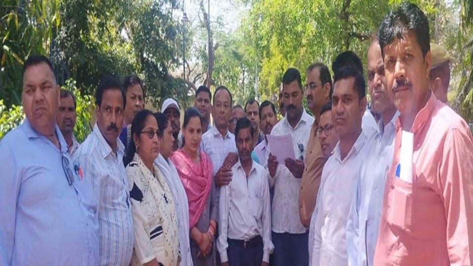 Ambedkar Samaj Vikas Samiti came out in support of Ramjilal Suman
