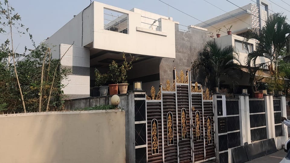 आशीष वर्मा के निवास पहुंची सीबीआई की टीम