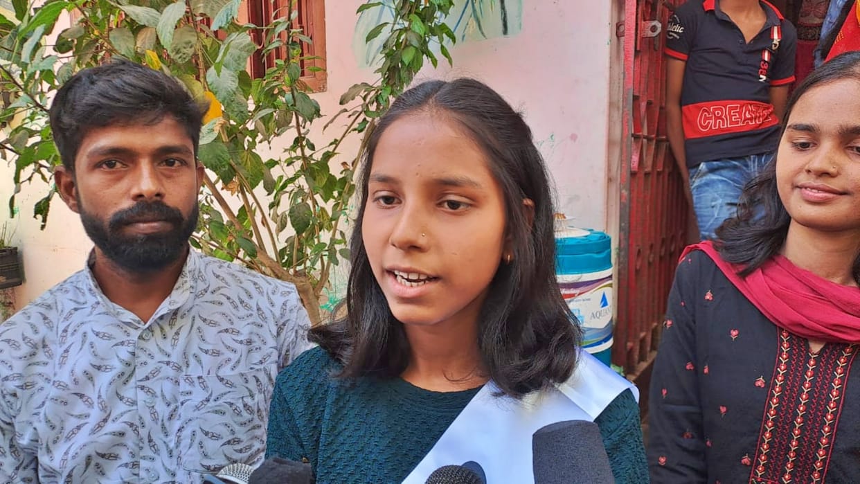 Bihar Board 10th Result: Priya daughter of garage mechanic secured 96.8% marks and made it to top-10