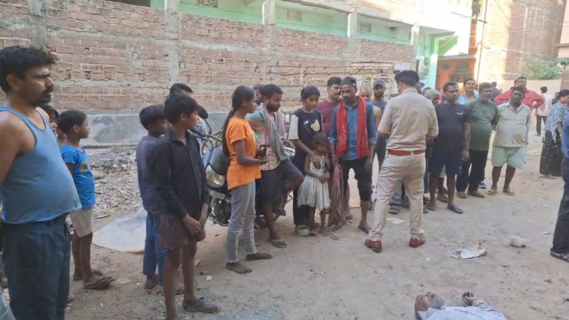 ग्रामीणों की भीड़