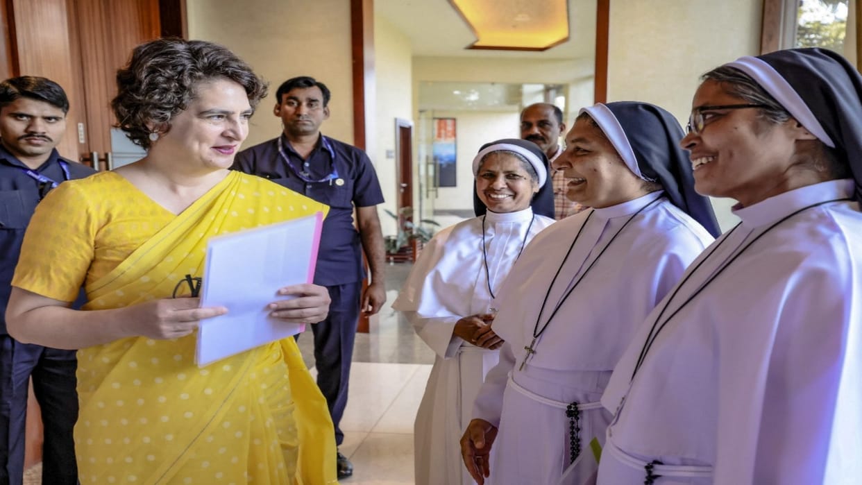 Priyanka Gandhi Said UDF will ensure education for students affected by Wayanad landslide News In Hindi