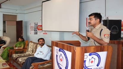 Police Ki Pathshala : ACP gives advice- Give access to mobile gallery and camera after careful consideration