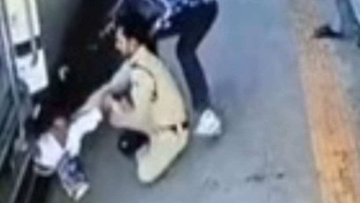 MP News: GRP jawan saved the life of a 14-year-old girl, police chief appreciated him and gave him a reward of