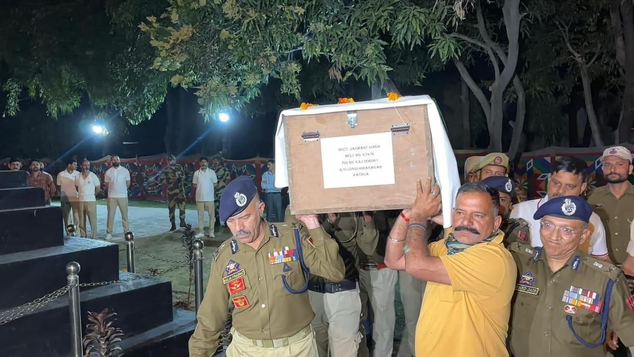 Jammu Kashmir: The missing soldier is also making a sacrifice, the family is waiting for him to return safely;