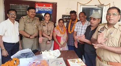 Affair with the other woman husband wife dispute reached the police station police made them bride and groom