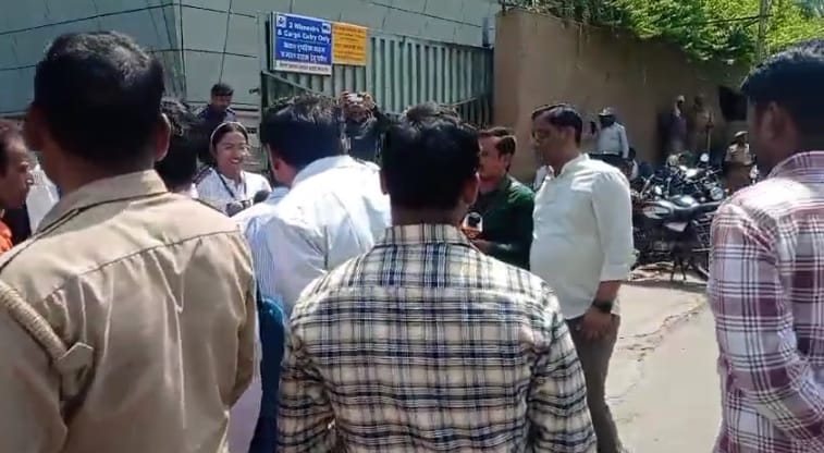 Jalkal department shuts down sewer line of Z Square water and sewer tax of Rs 3.42 crore was pending