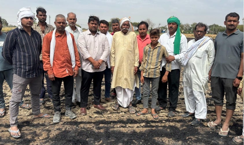 50 bigha wheat crop burnt in Mathura farmers shed tears seeing their hard work burning in front of their eyes