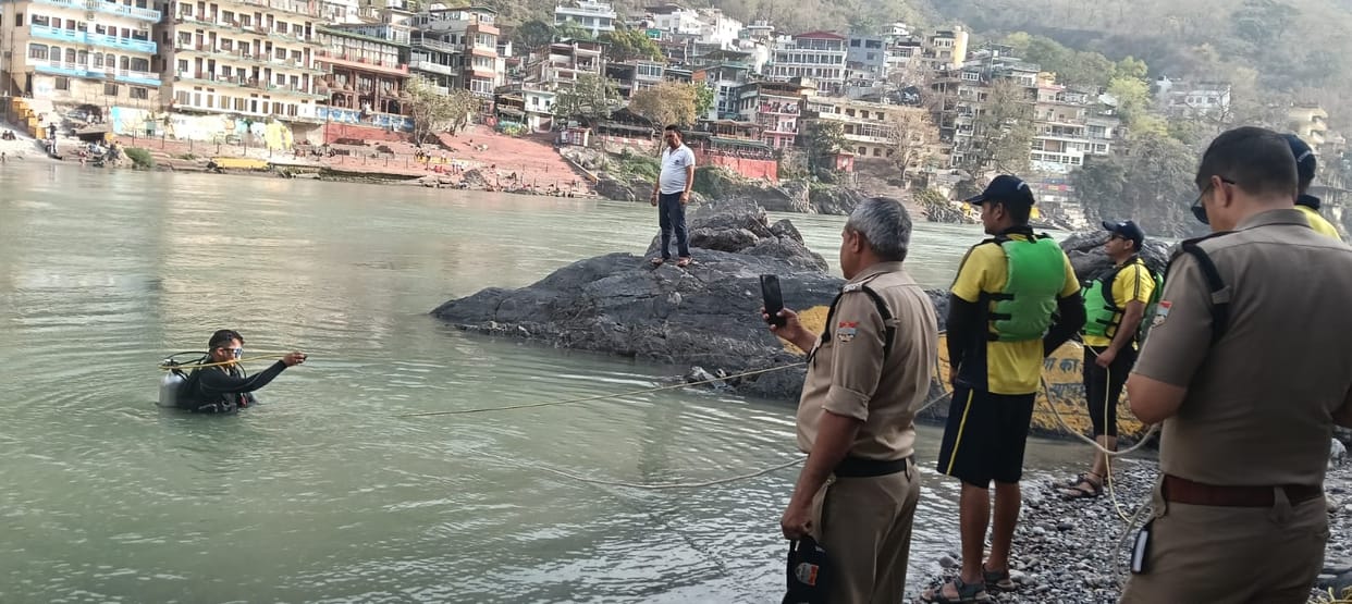 Young man drowned in river Rishikesh below Lakshman Jhula five member group come for a visit