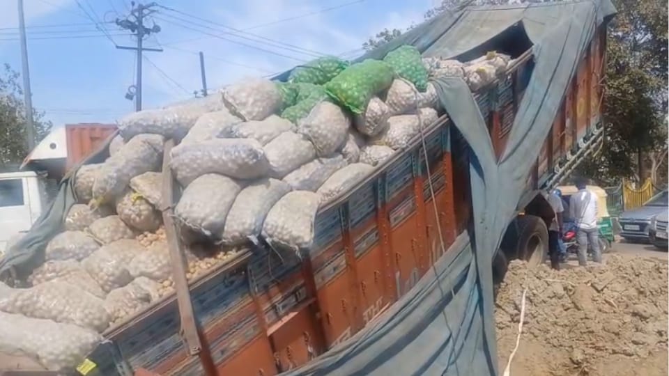 Truck fell into an under construction culvert in Hapur, driver was rescued in two hours
