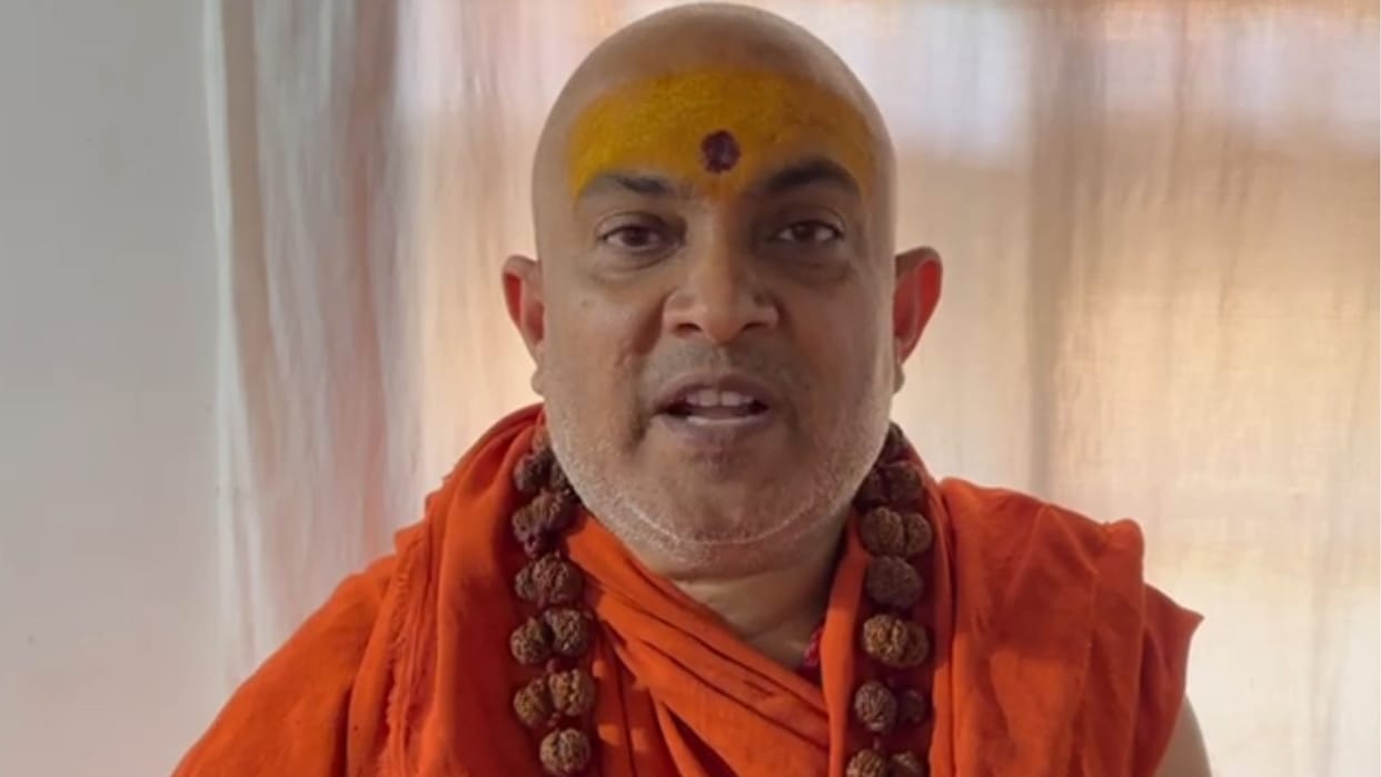 Swami Jitendranand said in varanasi Yaduvanshi who smelled foul odour from cowshed under suspicion of DNA