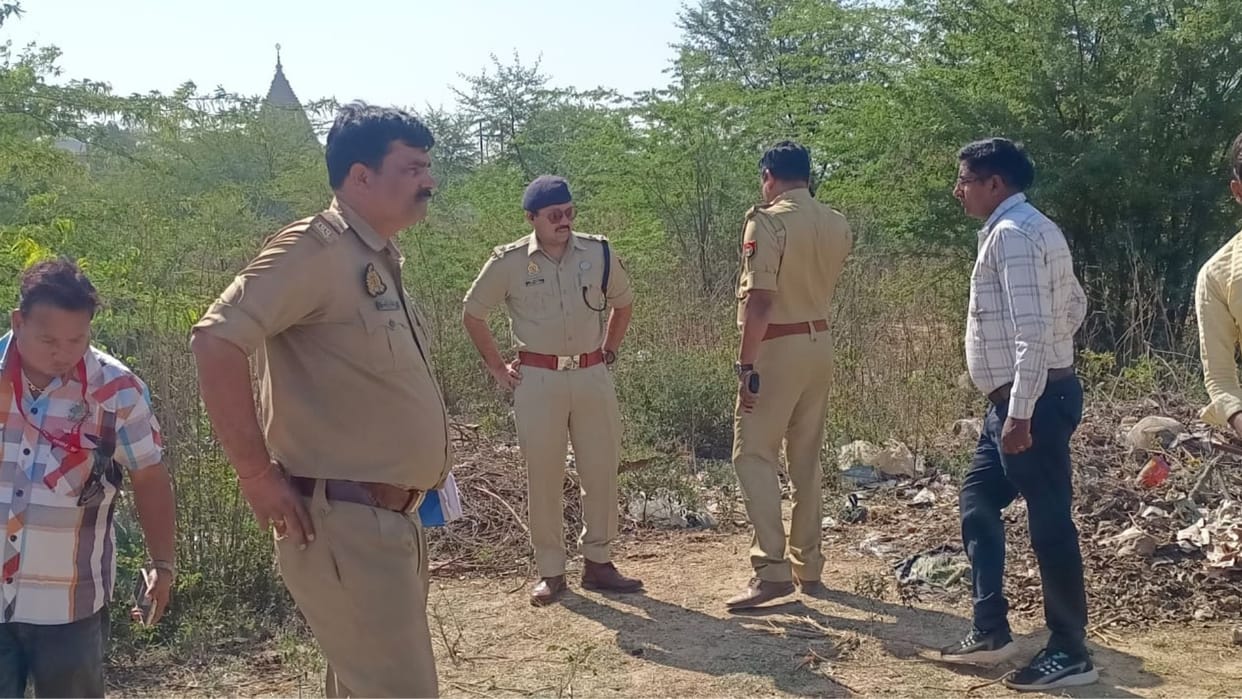 The body of the guard was found soaked in blood