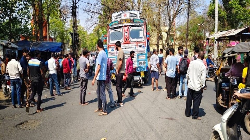 21 people injured in two separate road accidents one in critical condition in GPM