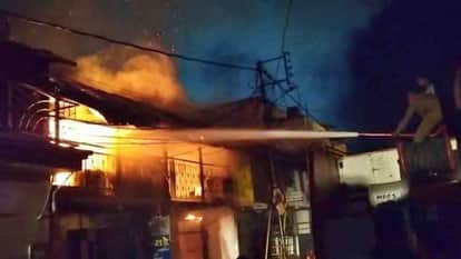 Narmadapuram News: A disabled person died in a fire in three houses in Itarsi