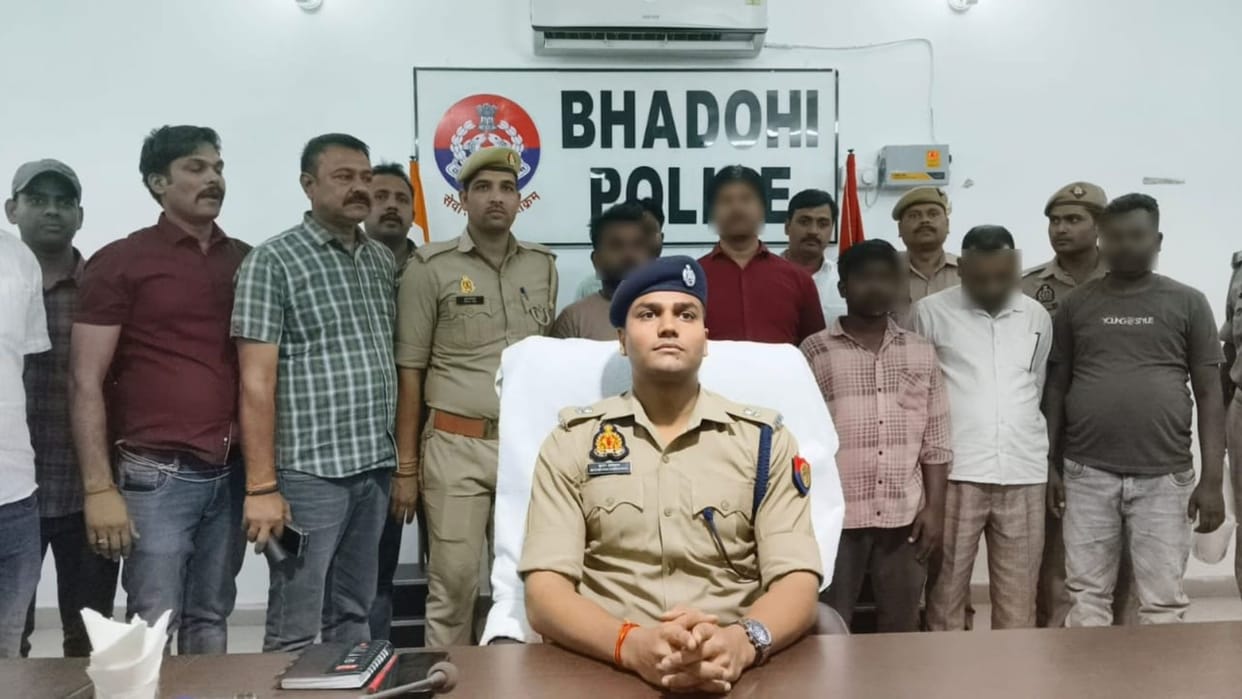 Gang busted for taking loans by keeping fake gold in banks five arrested