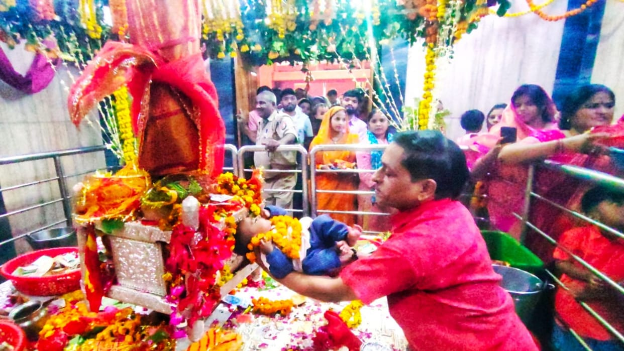 Navratri: On the first day of Chaitra Navratri, devotees thronged the goddess temples including Shaktipeeth