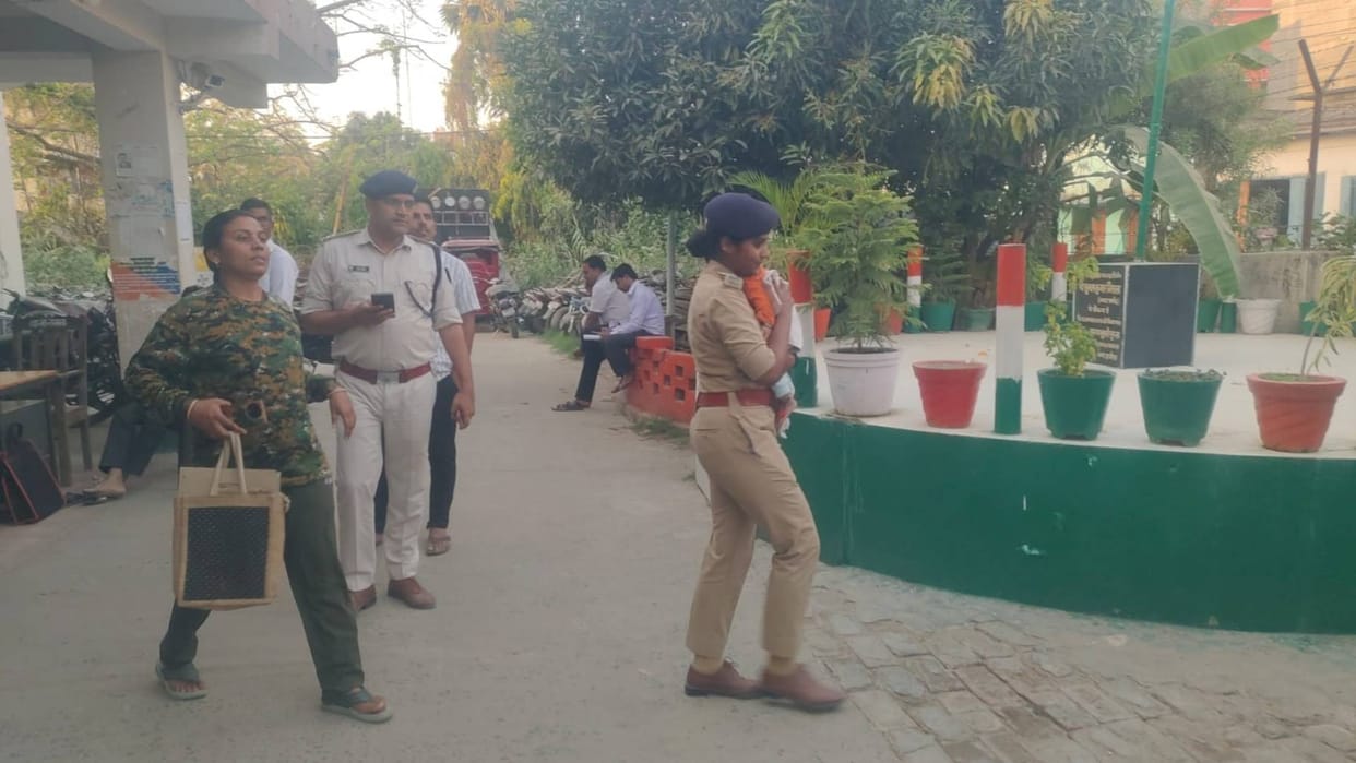 Bihar News : Father sold newborn in collusion with hospital employee hajipur bihar police vaishali news