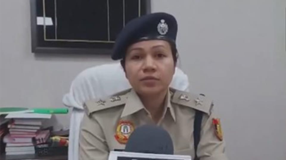 Delhi Murder Case mystery solved woman dead body found in bed box Two accused including arrested husband