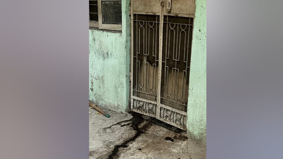 Delhi Murder Case mystery solved woman dead body found in bed box Two accused including arrested husband