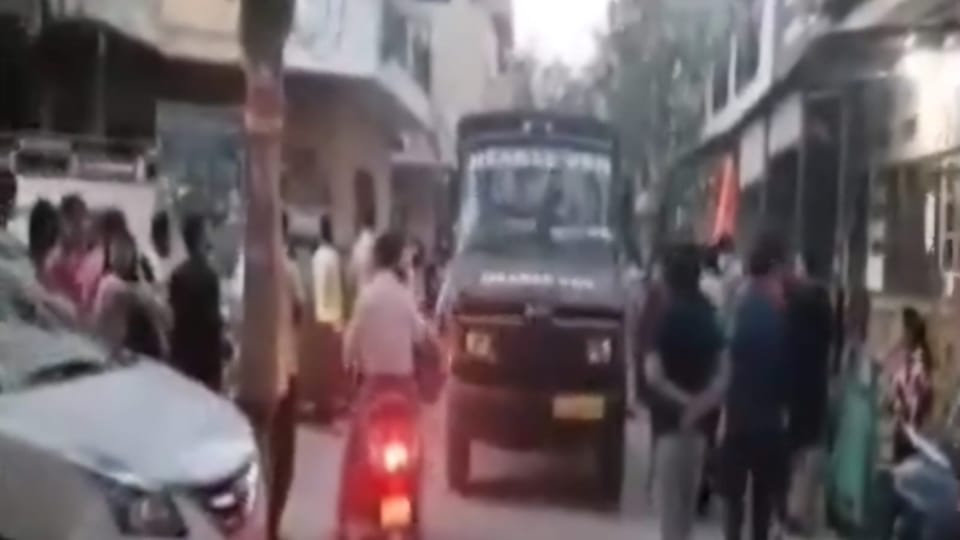 Delhi Murder Case mystery solved woman dead body found in bed box Two accused including arrested husband