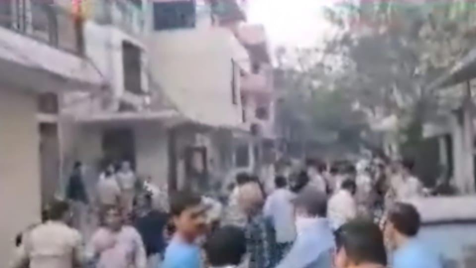 Delhi Murder Case mystery solved woman dead body found in bed box Two accused including arrested husband