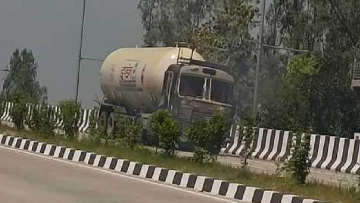 Kannauj: Fire broke out in the cabin of LPG tanker, driver saved his life by jumping
