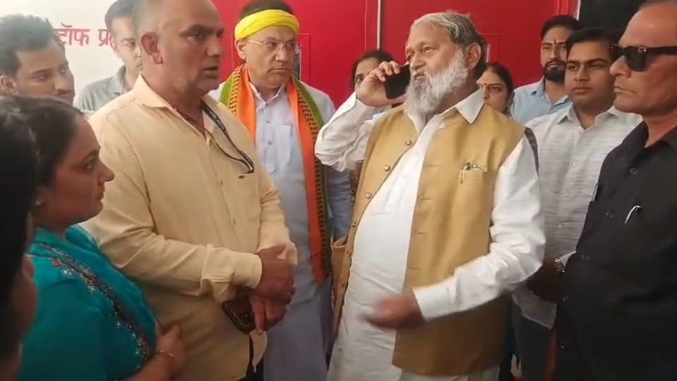 Minister Anil Vij called Rohtak SSP and ordered to register FIR