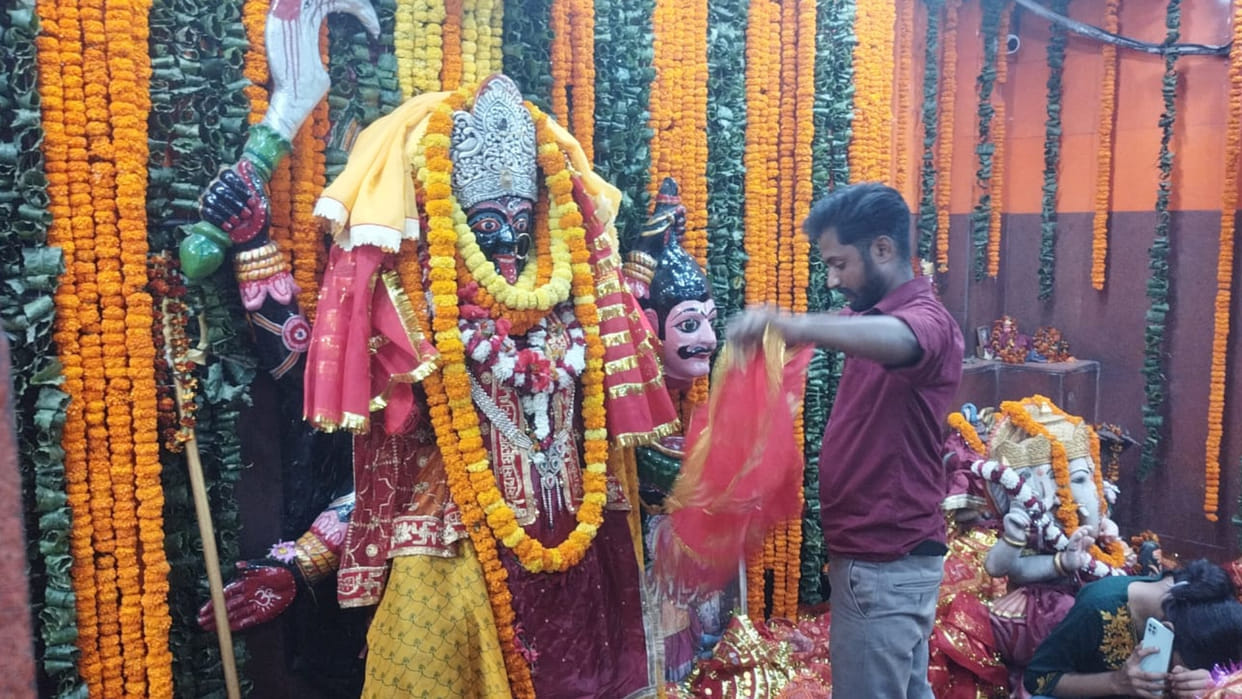 Occasion of Chaitra Navratri, Maa Durga is being worshipped with full rituals in various temples in Gorakhpur