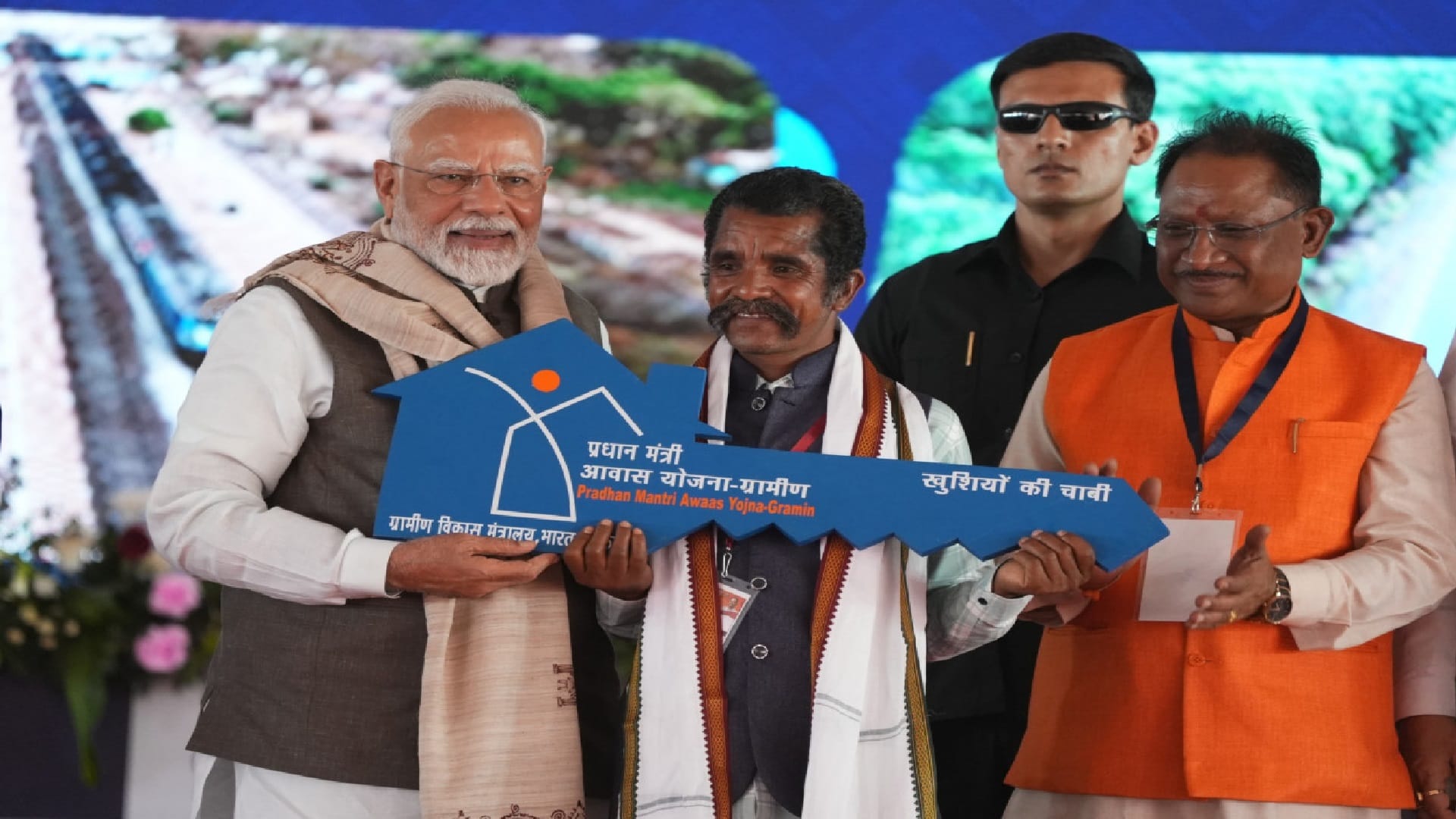 PM Modi gave the gift of development projects worth Rs 33 thousand 700 crore to Chhattisgarh