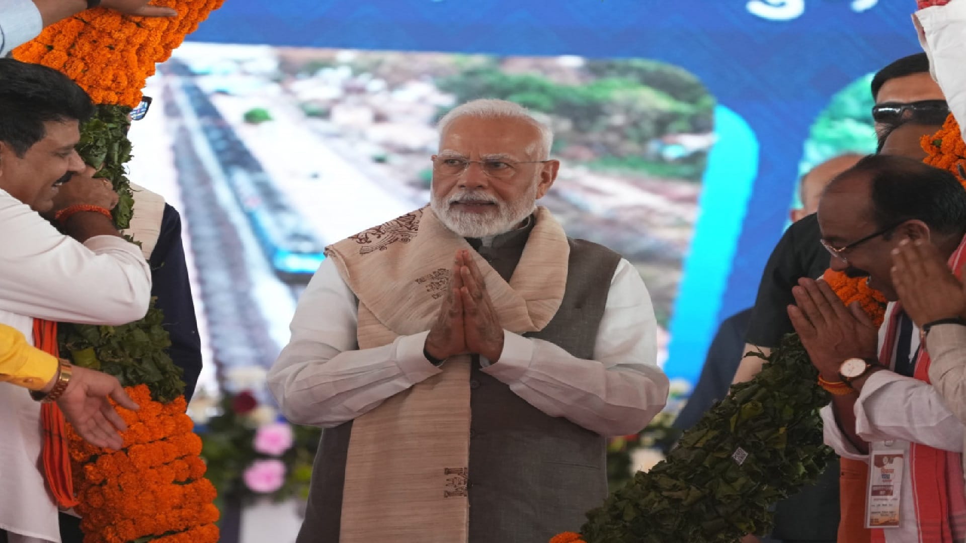 PM Modi gave the gift of development projects worth Rs 33 thousand 700 crore to Chhattisgarh