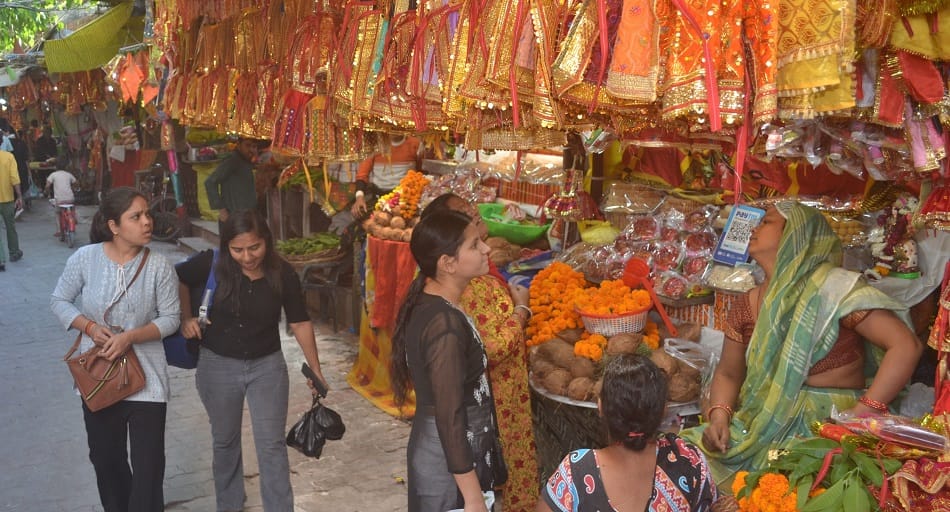 Chaitra Navratri starts today Maas court is decorated Crowd of devotees gathered cheers resonated in temples