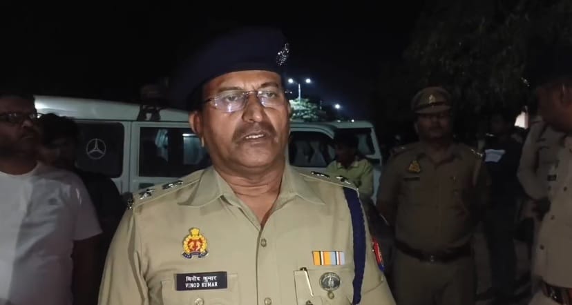 Kannauj Accident Bus overturned on expressway due to tyre burst one dead and 10 injured admitted in hospital