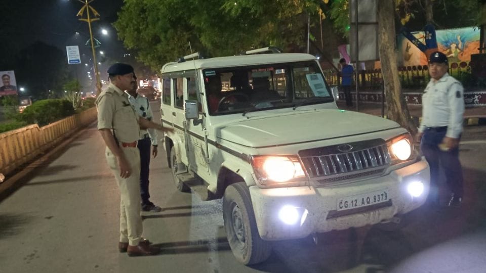police removed black film from vehicles and issued challan in Korba