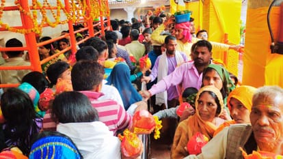 Navaratri in Vindhyachal Dham worship of Shailputri form of ma durga security remained tight