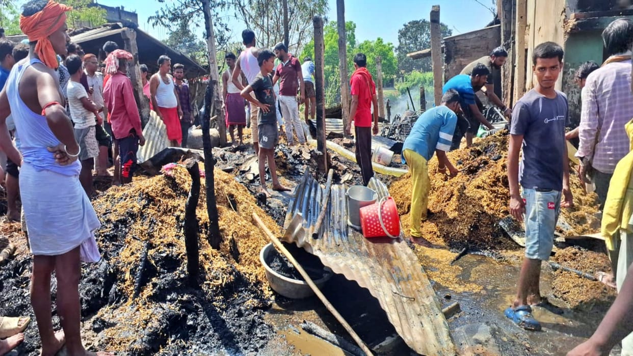 Madhubani: 8 houses burnt in fierce fire, 4 cattle died; property worth lakhs destroyed, 2 people also burnt