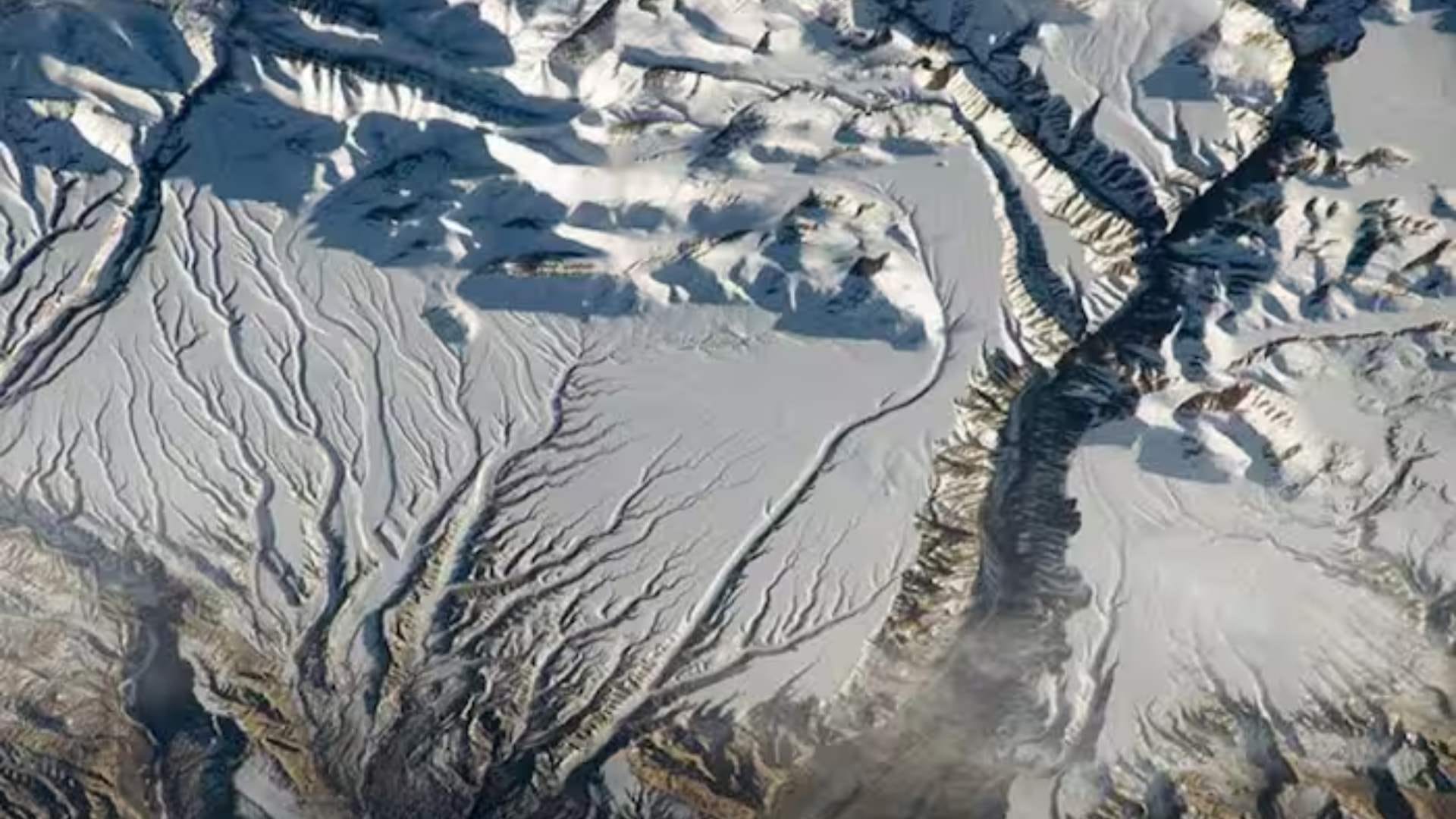 Africa Breaking Apart As Giant Crack Increasing New Ocean Being Formed Study Found