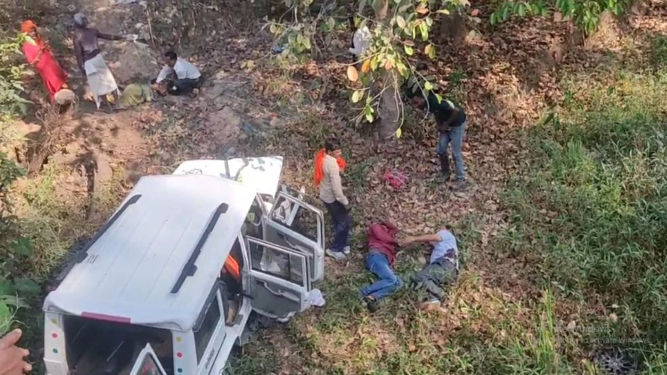 Bolero fell into the river in Pendra two including a woman died and seven injured