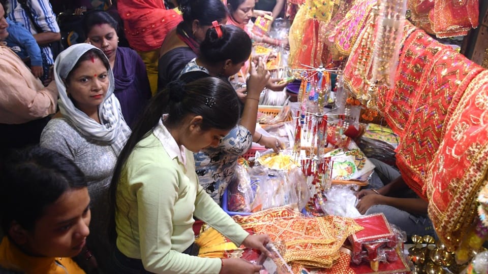 Chaitra Navratri 2025: Worship of Maa Shailputri on first day, queue of devotees in temples of Moradabad
