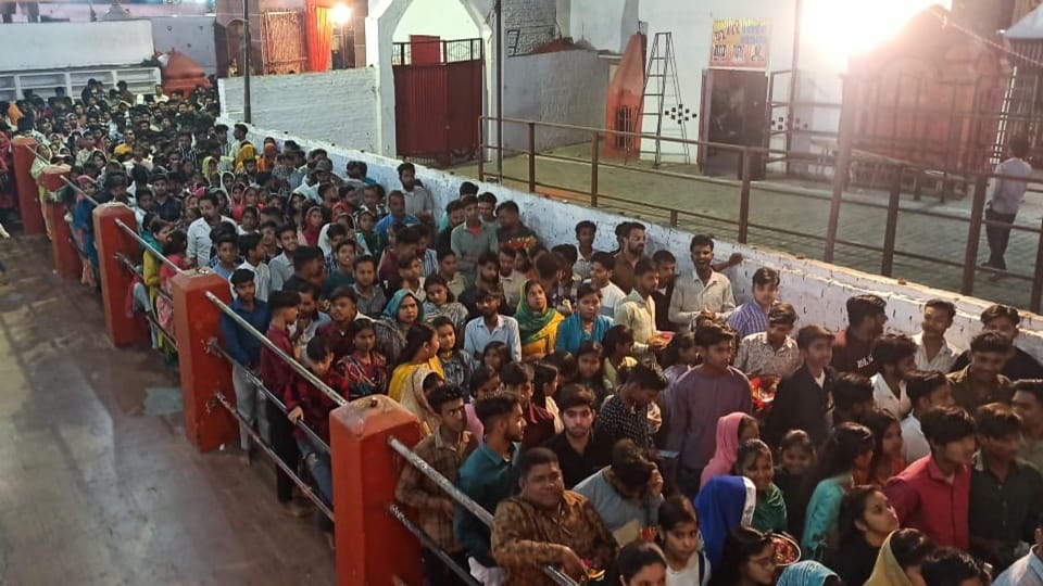Chaitra Navratri 2025: Worship of Maa Shailputri on first day, queue of devotees in temples of Moradabad