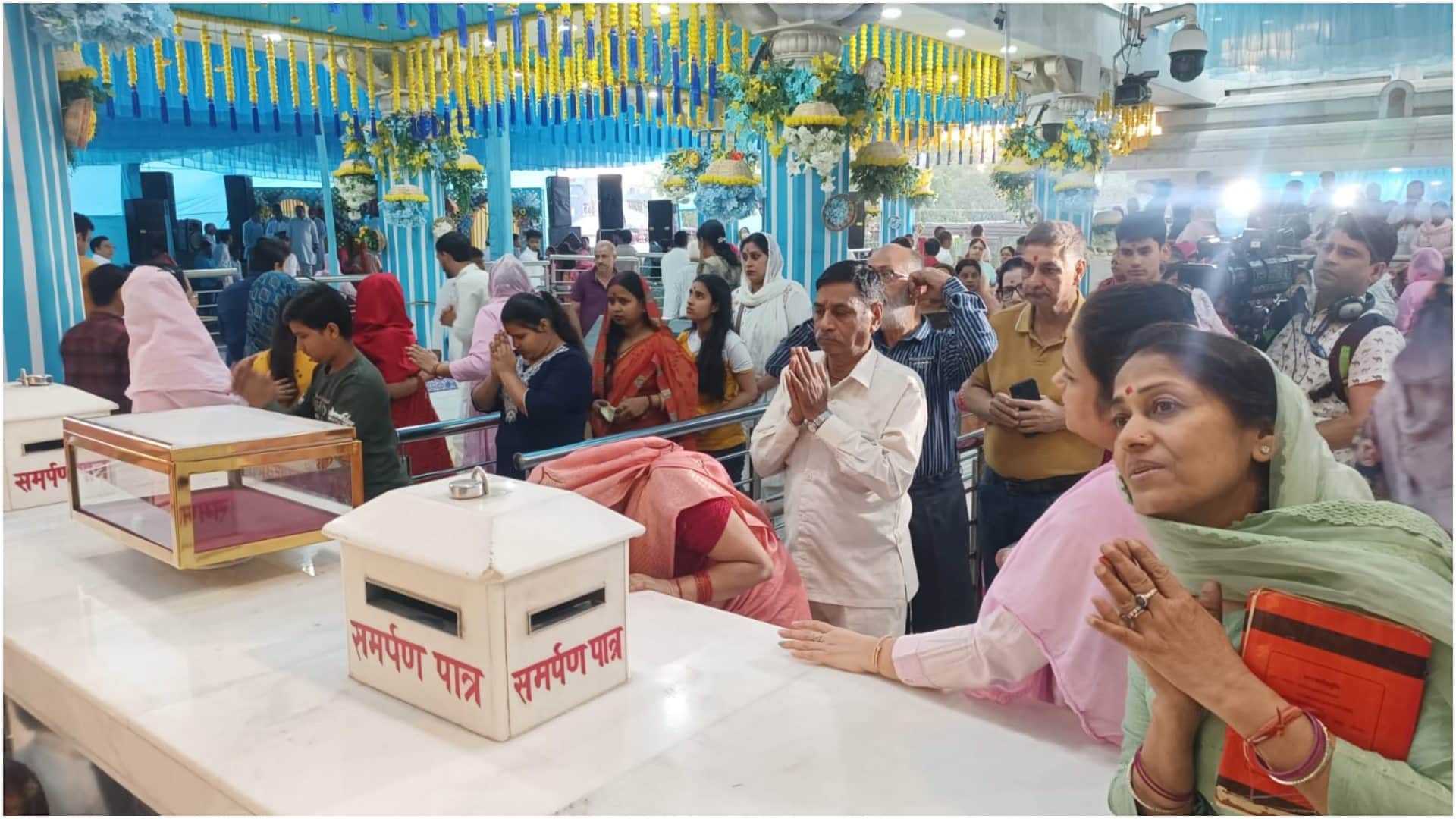 Navratri Puja started with the worship of Shailputri, the capital was immersed in a devotional atmosphere
