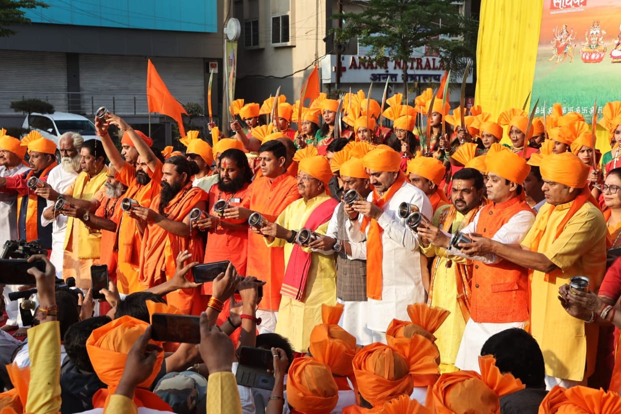 Hindu Nav Varsh 2025 People in Indore Offered Prayers to Sun and Celebrated Hindu New Year
