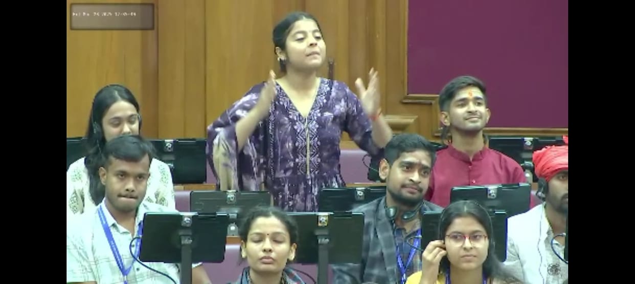 Students Kanak and Sona presented their views on Constitution in front of Chief Minister Yogi in Assembly