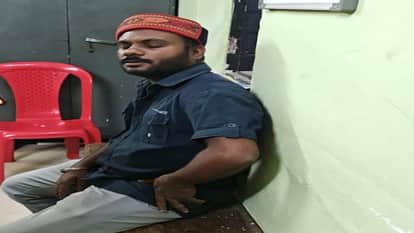 Blood bank employee beaten up in district hospital case registered in Kotwali police station in Kabirdham