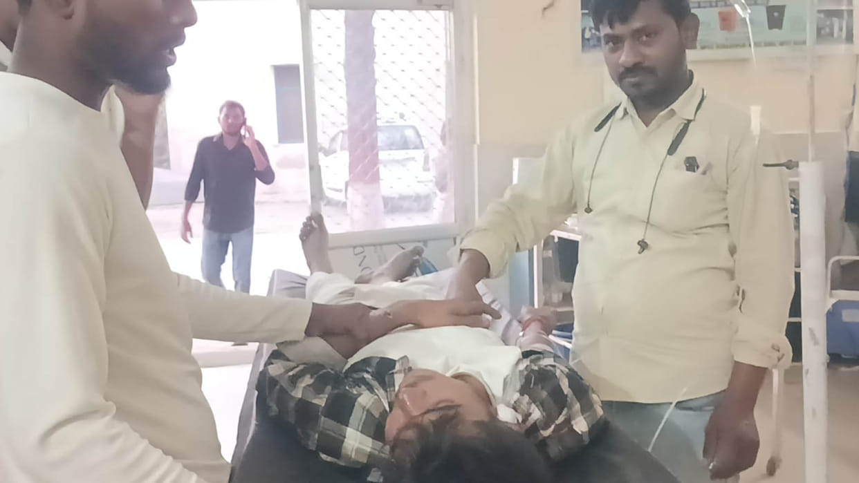 Ghatampur: Teenager climbing on DJ came in contact with high tension line, condition critical
