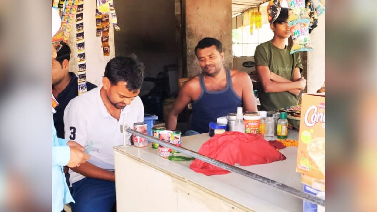 Tobacco free claims only on paper in varanasi Pan-masala sold openly people are drinking alcohol on streets
