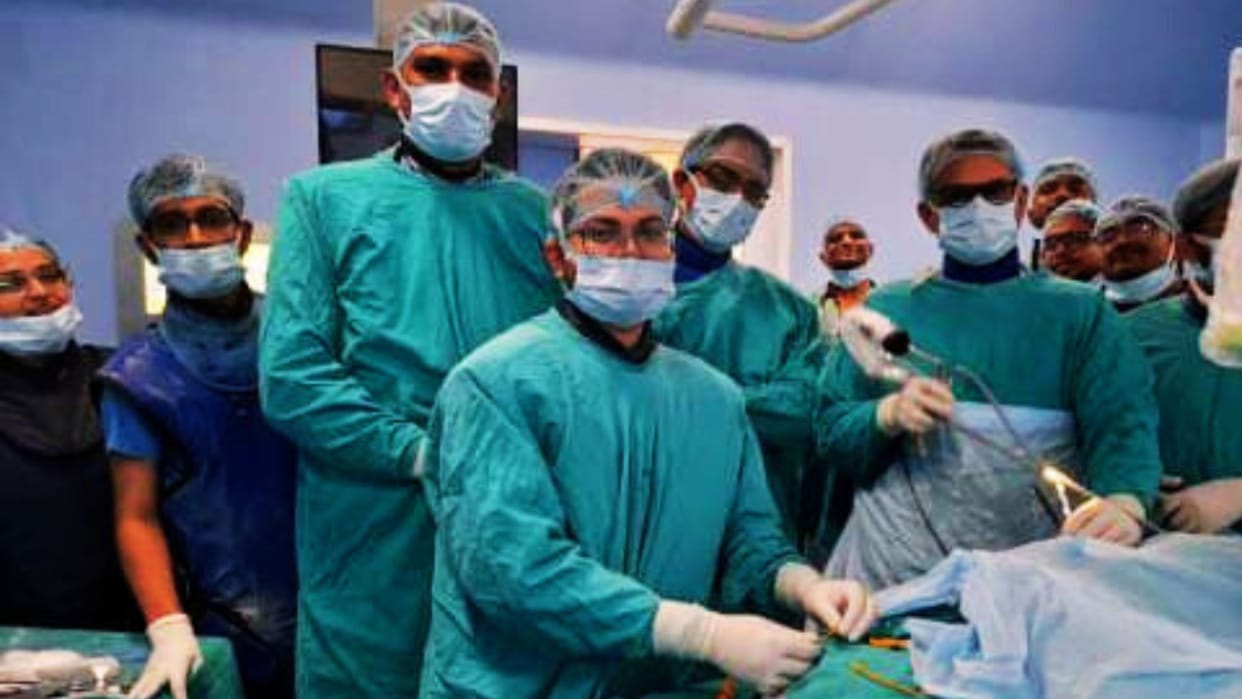 Surgery of child in BHU Doctors removed stone for first time couple burst into tears after discharged of baby
