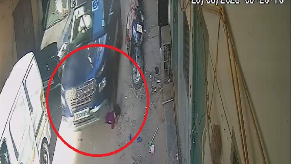 In Paharganj a minor boy ran over a two-year-old girl playing in street with his car death