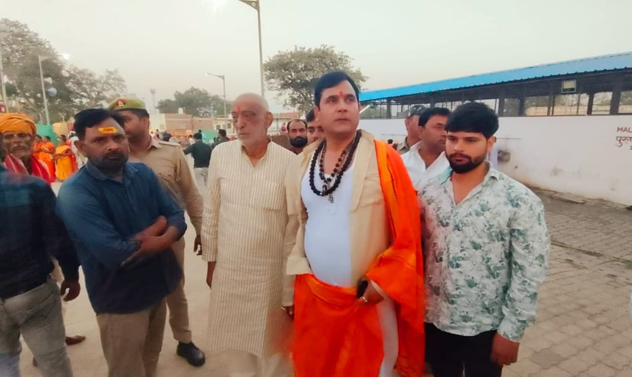 Ayodhya: Ghaziabad BJP MLA visited Ramlala wearing a torn kurta, said- has UP become Pakistan?