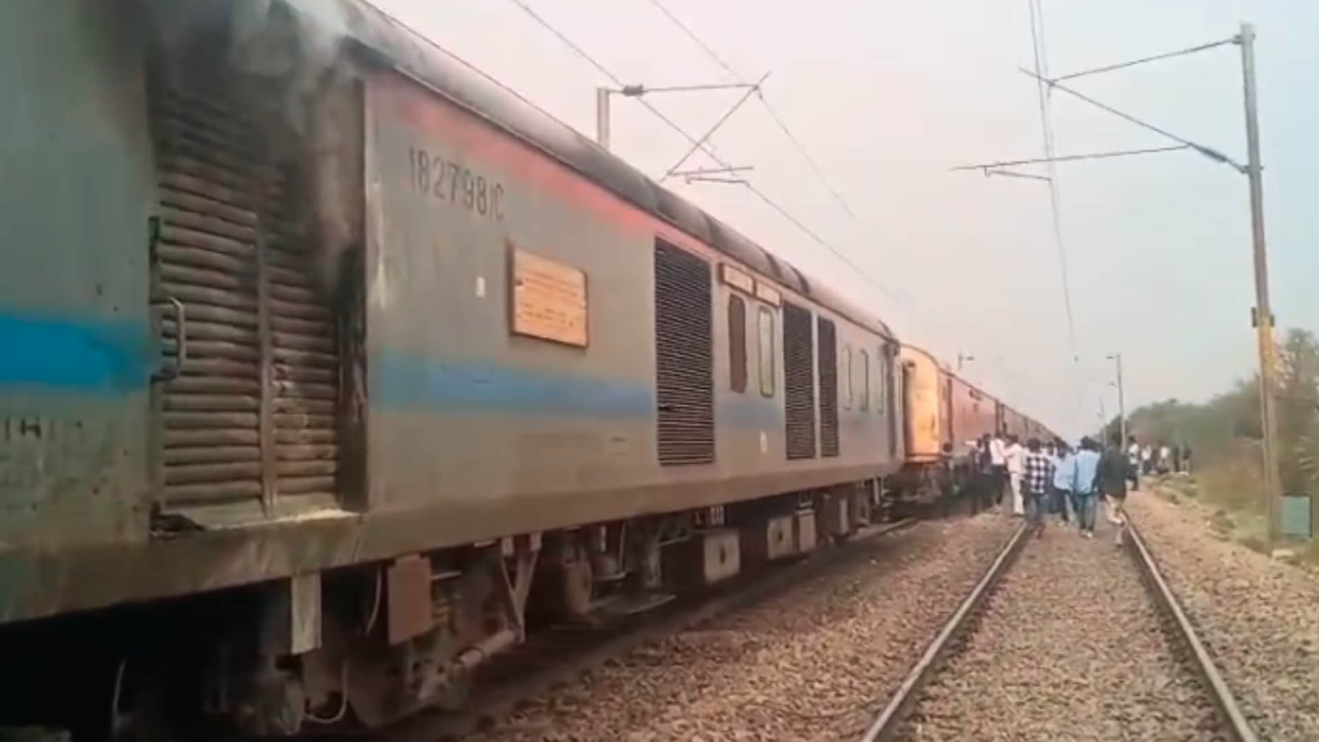 MP News: Fire broke out in bogie of Barauni Express, train was sent off after one and a quarter hour of effort
