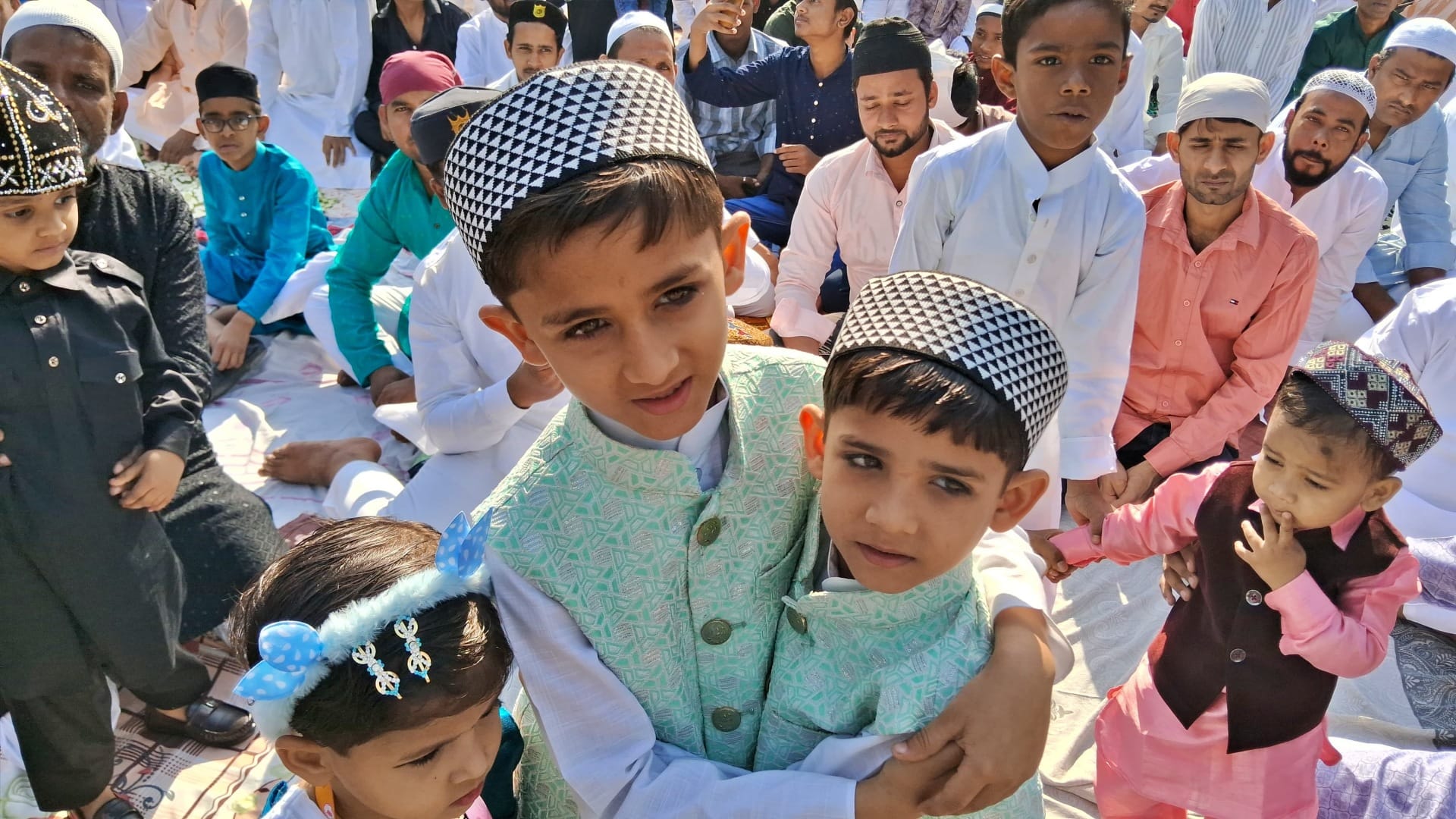 EID 2025: splendor of Eid seen in Muzaffarpur, a flood of Namazis gathered in Badi Idgah, prayed for peace